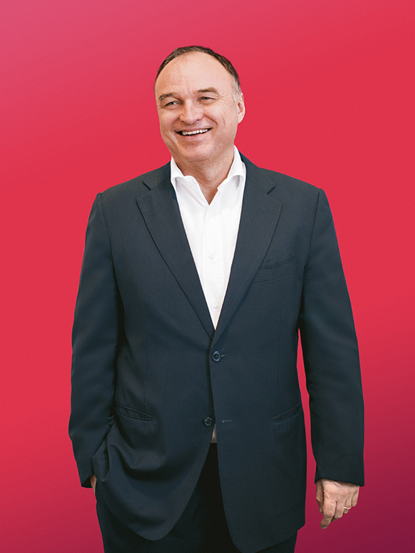 Thomas Ebeling, CEO (Photo)
